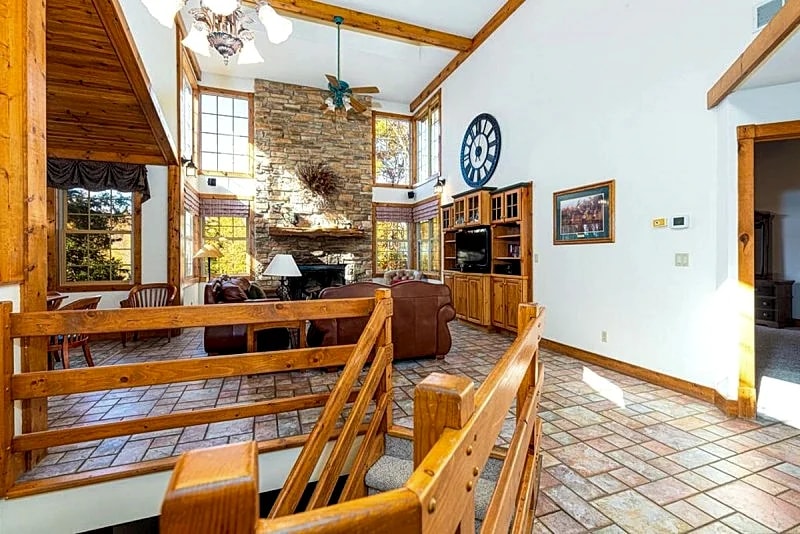 BIG 5BR/5.5BA all ensuite baths, Hot Tub, Screen Porch. in Galena, Illinois, United States — photo 5