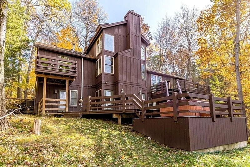 BIG 5BR/5.5BA all ensuite baths, Hot Tub, Screen Porch. in Galena, Illinois, United States — photo 2