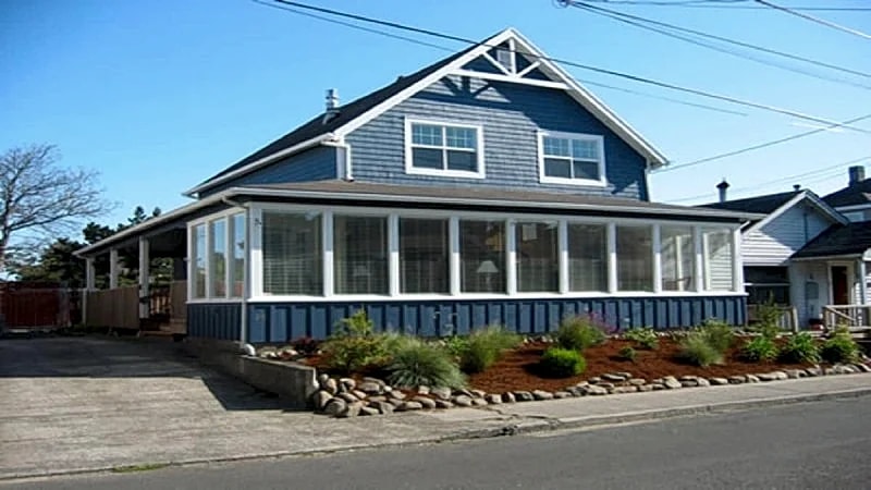 Family & Pet Friendly - 4 bedroom/2 bath close to beach, and the prom