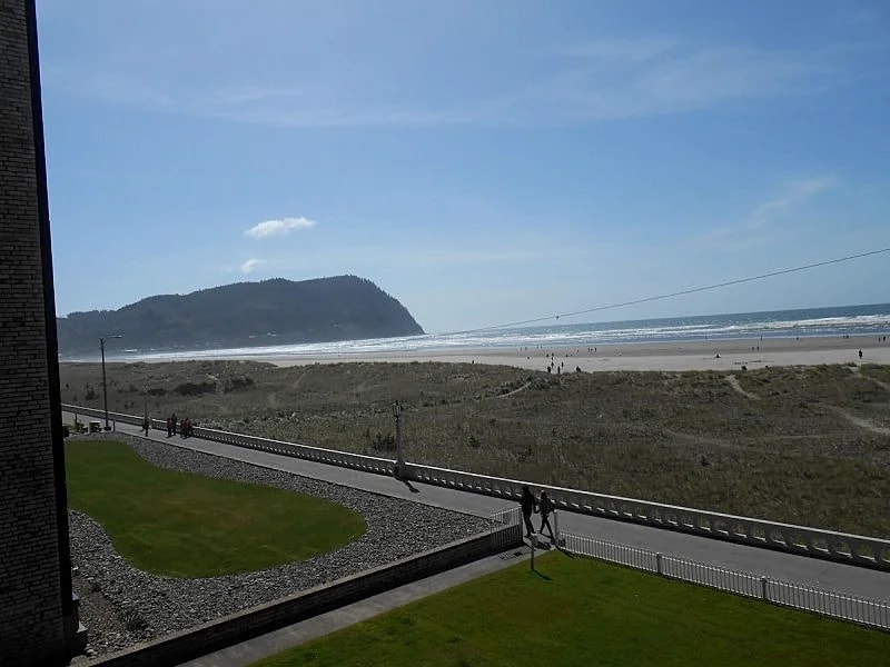 3rd floor Oceanfront Condo, 1 block to town - #303 is the perfect unit in Seaside, Oregon, United States — photo 5