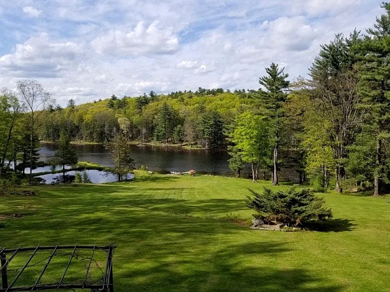 Lakefront on 31 acres, Kayaks, boat, Hiking, Fishing, Paradise for kids and pets - Poconos