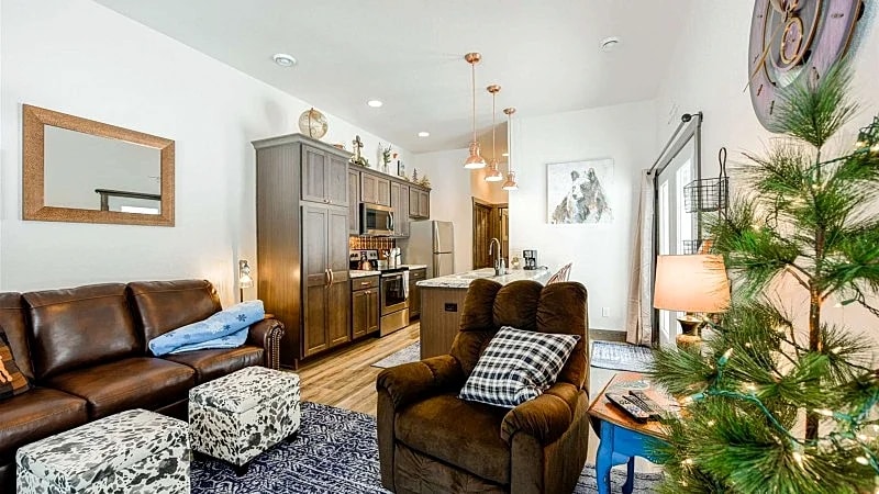 Your Next Cozy Escape 1BR New Cabin near Cheyenne Crossing/Spearfish Canyon! in Lead, South Dakota, United States — photo 5