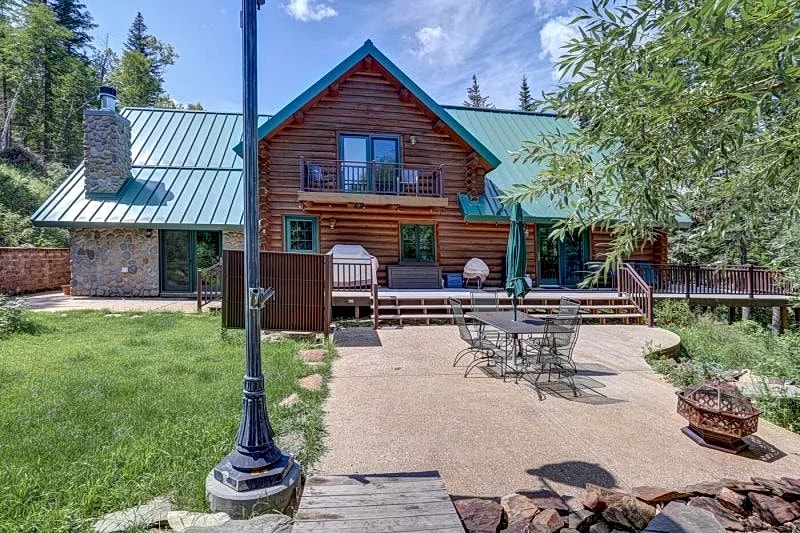 Bear Butte Gulch Lodge | Deadwood Cabin Rental on Private Lot