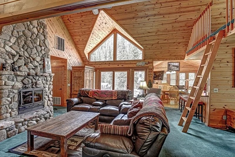 Black Bear Lodge: Perfect Black Hills 3 Bed, 2 Bath Cabin with Hot tub in Lead, South Dakota, United States — photo 2