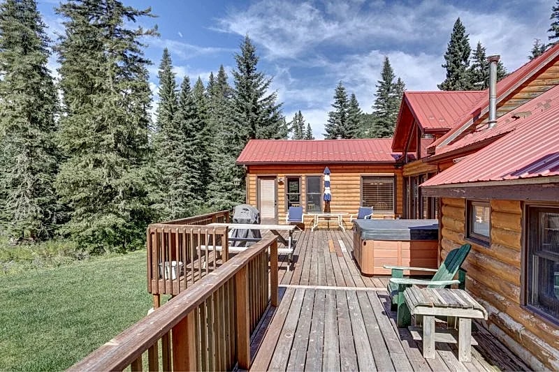 Black Bear Lodge: Perfect Black Hills 3 Bed, 2 Bath Cabin with Hot tub in Lead, South Dakota, United States — photo 4