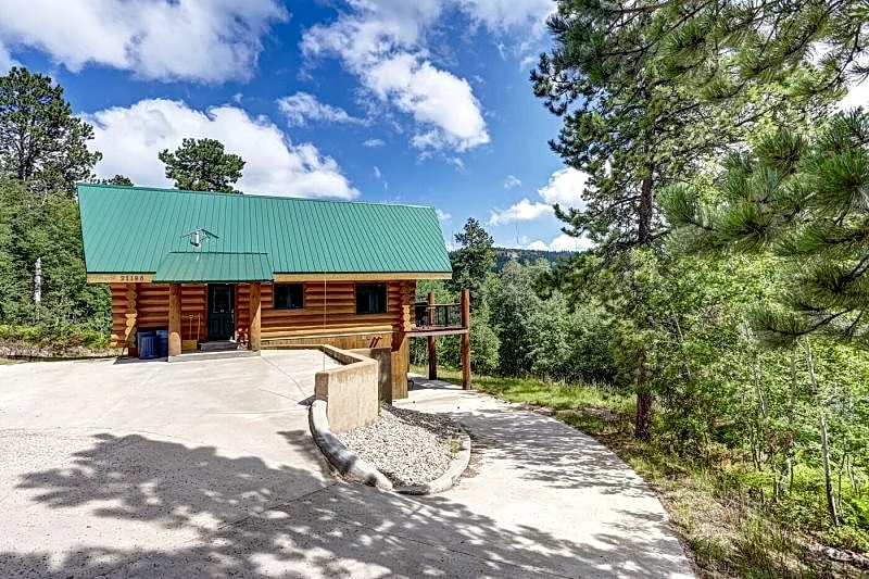 Dakota Log Cabin | 4 Bed, 2 Bath - Lawrence County in Lead, South Dakota, United States — photo 2