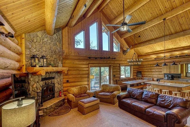Deer Haven Lodge | 4 Bed, 2 Bath in Lead, South Dakota, United States — photo 4