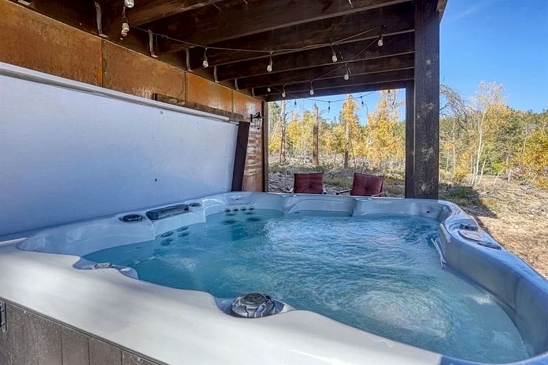 Wernski Lodge - stunning views! Private hot tub and wifi in Lead, South Dakota, United States — photo 3