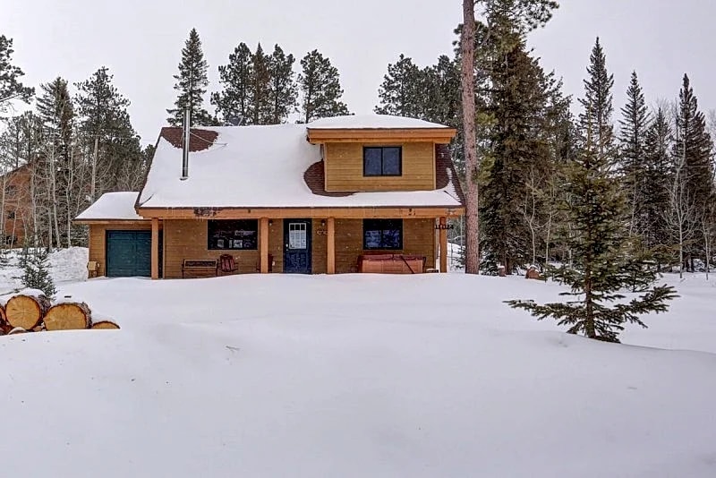 Four Seasons Retreat | 3 Bed, 2 Bath in Lead, South Dakota, United States — photo 2
