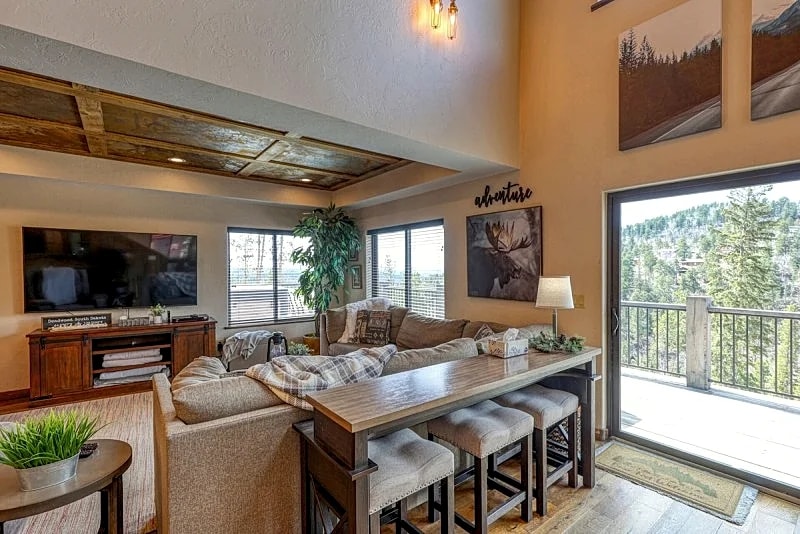The Nitz Carlton - Pet friendly, Game room, 2 hot tubs, Amazing views! in Lead, South Dakota, United States — photo 4
