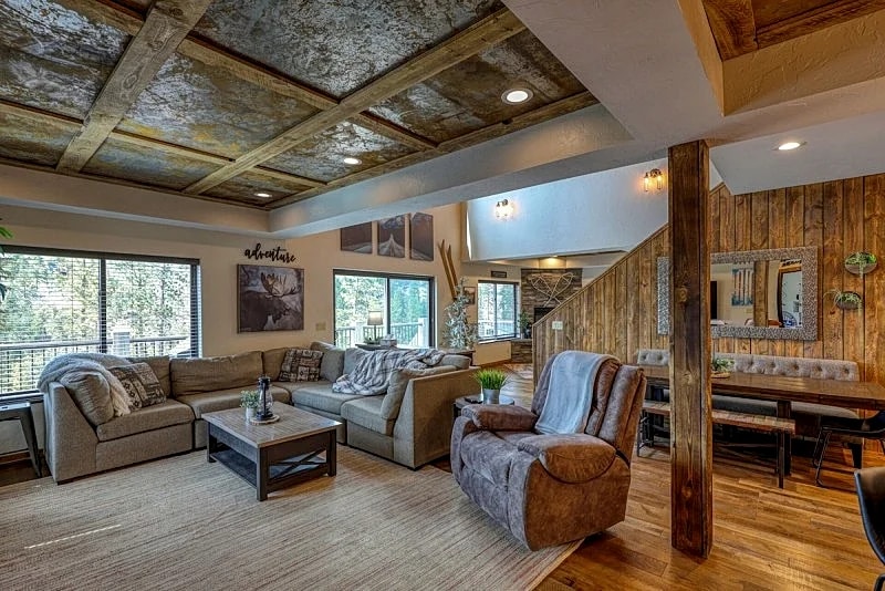The Nitz Carlton - Pet friendly, Game room, 2 hot tubs, Amazing views! in Lead, South Dakota, United States — photo 2