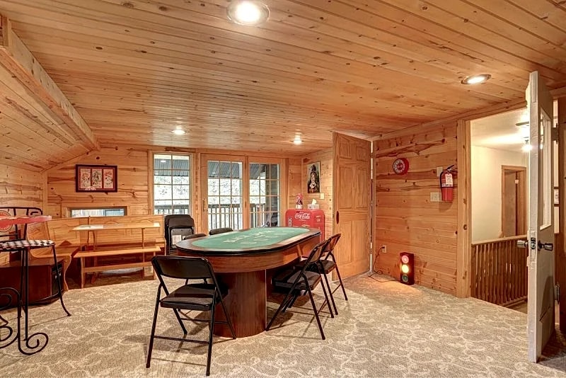 Mountain Oasis - 6 bedroom cabin with game room and private hot tub! in Lead, South Dakota, United States — photo 5