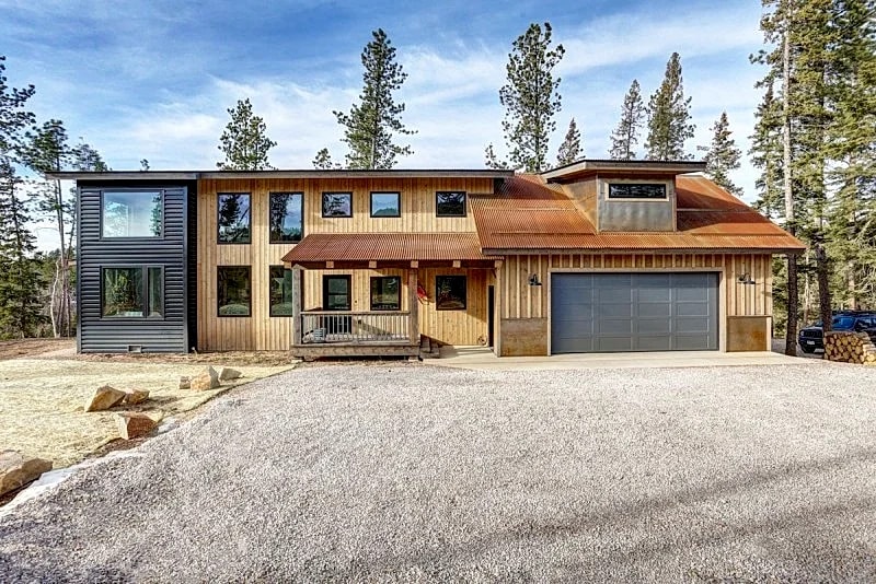 Bearded Wonder | 4 Bed, 2 Bath in Lead, South Dakota, United States — photo 3