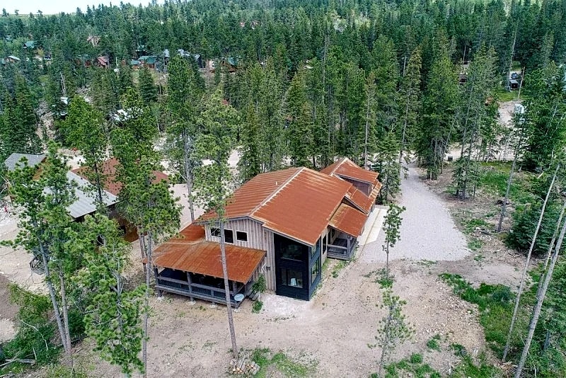 Bearded Wonder | 4 Bed, 2 Bath in Lead, South Dakota, United States — photo 4
