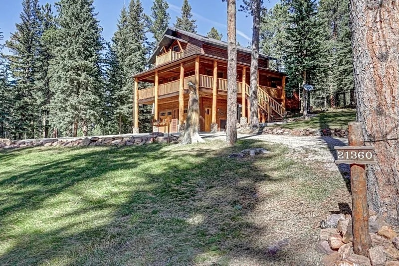 Eagle`s Lair - Log Home | 3 Bed, 2 Bath in Lead, South Dakota, United States — photo 2
