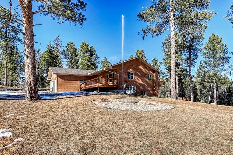Sunny Day Hideaway - Private! Fire pit, hot tub, close to Deadwood! in Sturgis, South Dakota, United States — photo 5