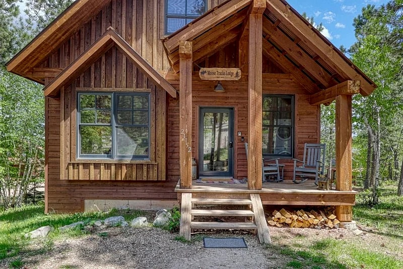 Moose Tracks Lodge - private hot tub, internet, paved roads in Lead, South Dakota, United States — photo 2