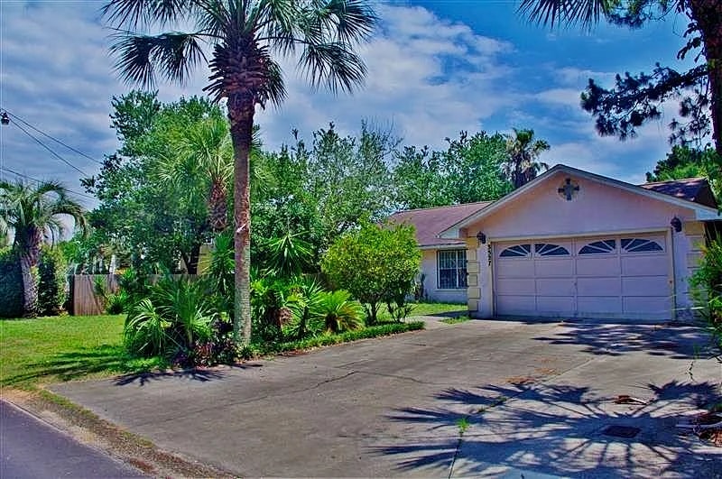 Winter discounts for Secured Luxurious Private Beach Home with local attraction