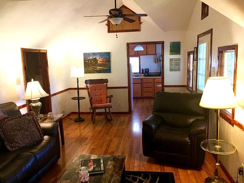 Cabin # 2, Kentucky Lake, Bass Fishing, Camden, Tn, (Nashville 1, Memphis 1.5) in Camden, Tennessee, United States — photo 3