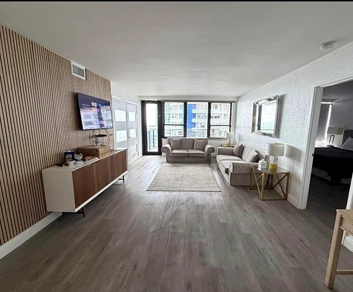 Miami Beach Suite- 2 Pools ocean front balcony in Miami Beach, Florida, United States — photo 4