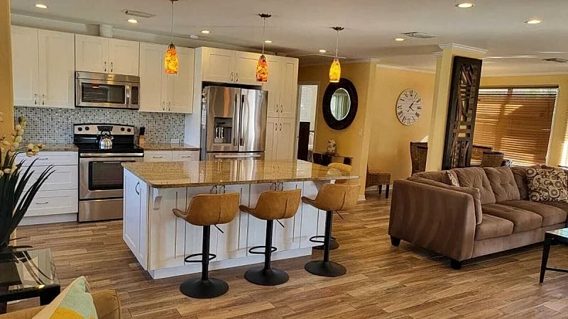 Spacious Beach House Unit, Beautifully Furnished 2 Bed 2Bath./2Min.Walk To Beach in Indian Rocks Beach, Florida, United States — photo 2