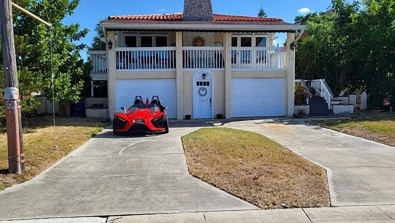 Spacious Beach House Unit, Beautifully Furnished 2 Bed 2Bath./2Min.Walk To Beach in Indian Rocks Beach, Florida, United States — photo 3
