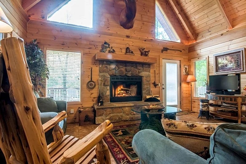 Elk Horn Cabin, Two Master Suites, Great for 2 couples, Thunder Ridge Arena in Ridgedale, Missouri, United States — photo 5