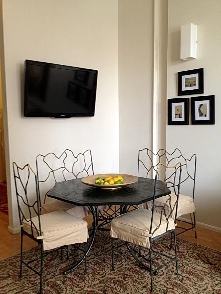 In the middle of the city, in a village of trendy warehouse-turned-condos in New Orleans, Louisiana, United States — photo 5
