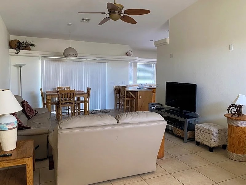 Quiet 3 Bd Plus Den 2 Ba Home w/2 Car Garage & Gated RV Parking in Lake Havasu City, Arizona, United States — photo 4