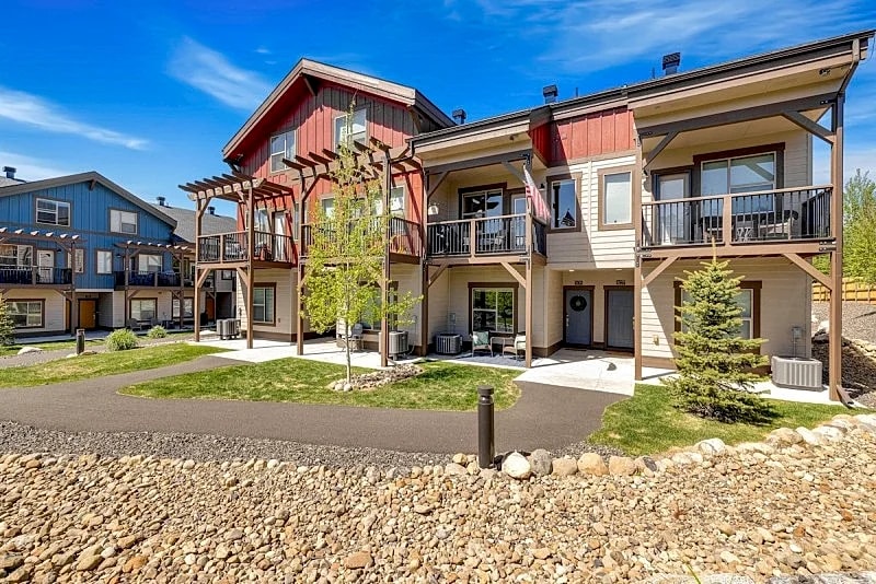 The Highland Hangout: Luxurious, new 3 bed, 3 bath townhome in McCall with garage in McCall, Idaho, United States — photo 5