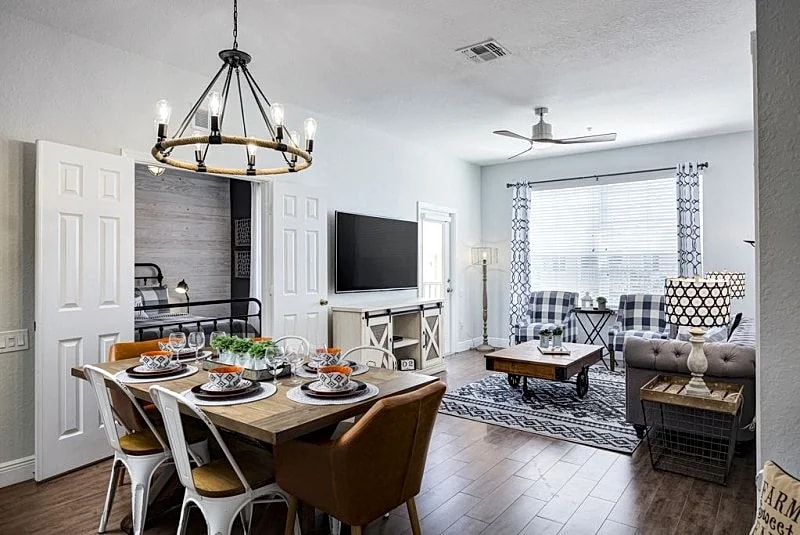 Mickey Mouse Farmhouse-Fully Upgraded Condo in Windsor Hills. 2 Miles to Disney! in Kissimmee, Florida, United States — photo 2