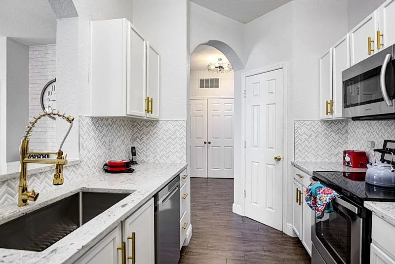 Mickey Mouse Farmhouse-Fully Upgraded Condo in Windsor Hills. 2 Miles to Disney! in Kissimmee, Florida, United States — photo 4