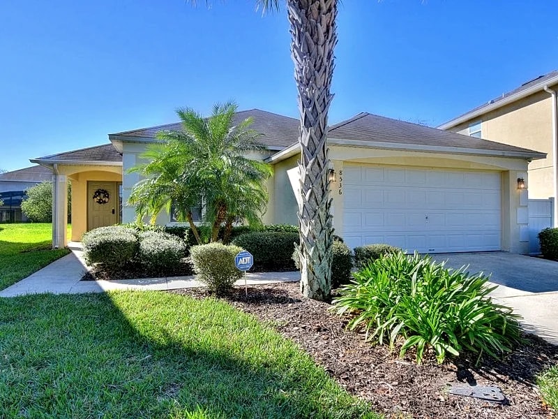 Mickey's Family Bungalow - South Pool/Spa, Gated Community, Pinball Machines! in Kissimmee, Florida, United States — photo 2