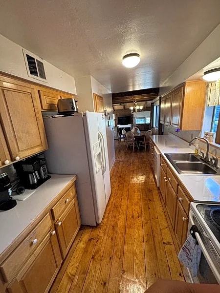 RELAX - Munds Park Getaway! The house sleeps 10 in Munds Park, Arizona, United States — photo 5