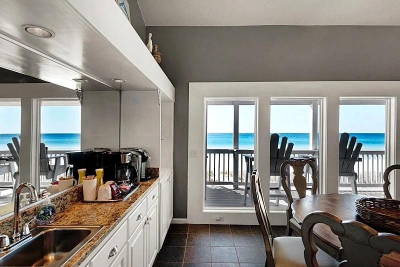 Beautiful Corner (End) Unit with Wrap-Around Balcony and Western Sunset Views in Panama City Beach, Florida, United States — photo 4