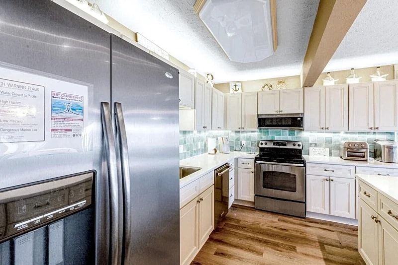 Oceanfront, 1st Floor (Lower), Fully-Updated, Luxurious 3-BR, 3-Bath Condominium in Panama City Beach, Florida, United States — photo 5