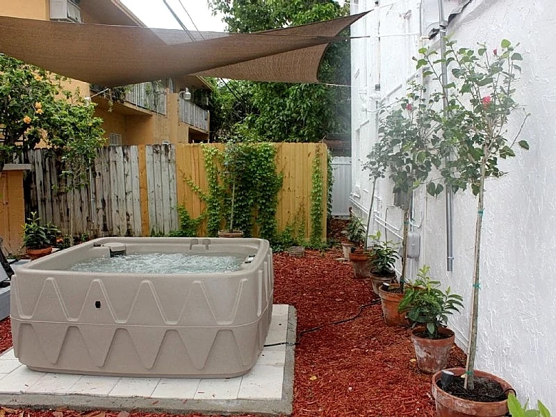 Centrally located cottage with Garden and Hot Tub in Beautiful Area in Miami, Florida, United States — photo 2