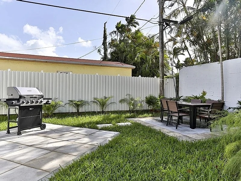 Charming Garden and Cottage in West Brickell. in Miami, Florida, United States — photo 5