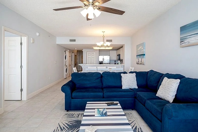 Majestic 802 Tower I 4 Bedroom 3 Bath Sleeps 10 in Panama City Beach, Florida, United States — photo 3