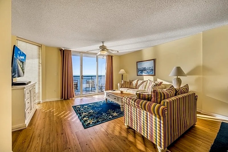 Stunning views at this top-rated 3BR/3BA luxury condo. Air purifier installed.