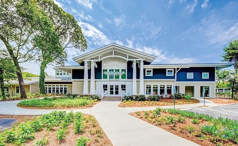 Great Outer Banks Location, Spacious, Lots Of Activities-Perfect Family Getaway in Kitty Hawk, North Carolina, United States — photo 2