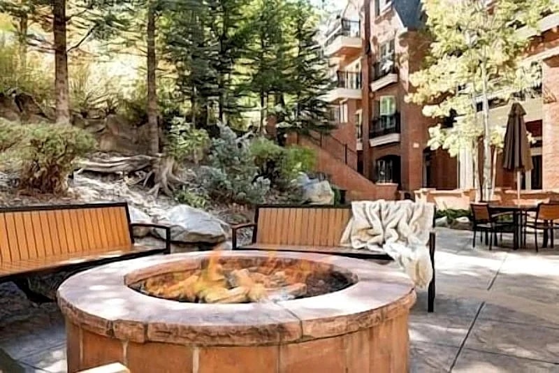 Great Studio Hotel Room Aspen Mountain Residences in Aspen, Colorado, United States — photo 2