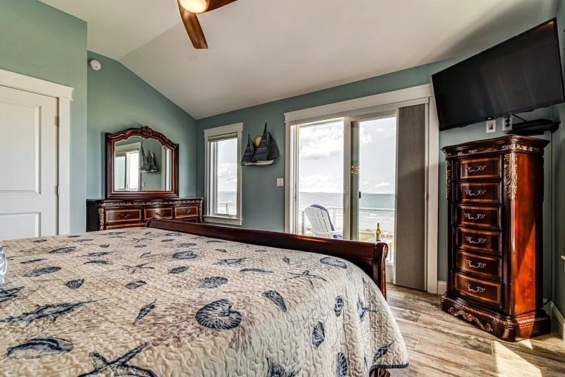 Oceanfront Beach House with Spectacular Panoramic Views in Saco, Maine, United States — photo 4
