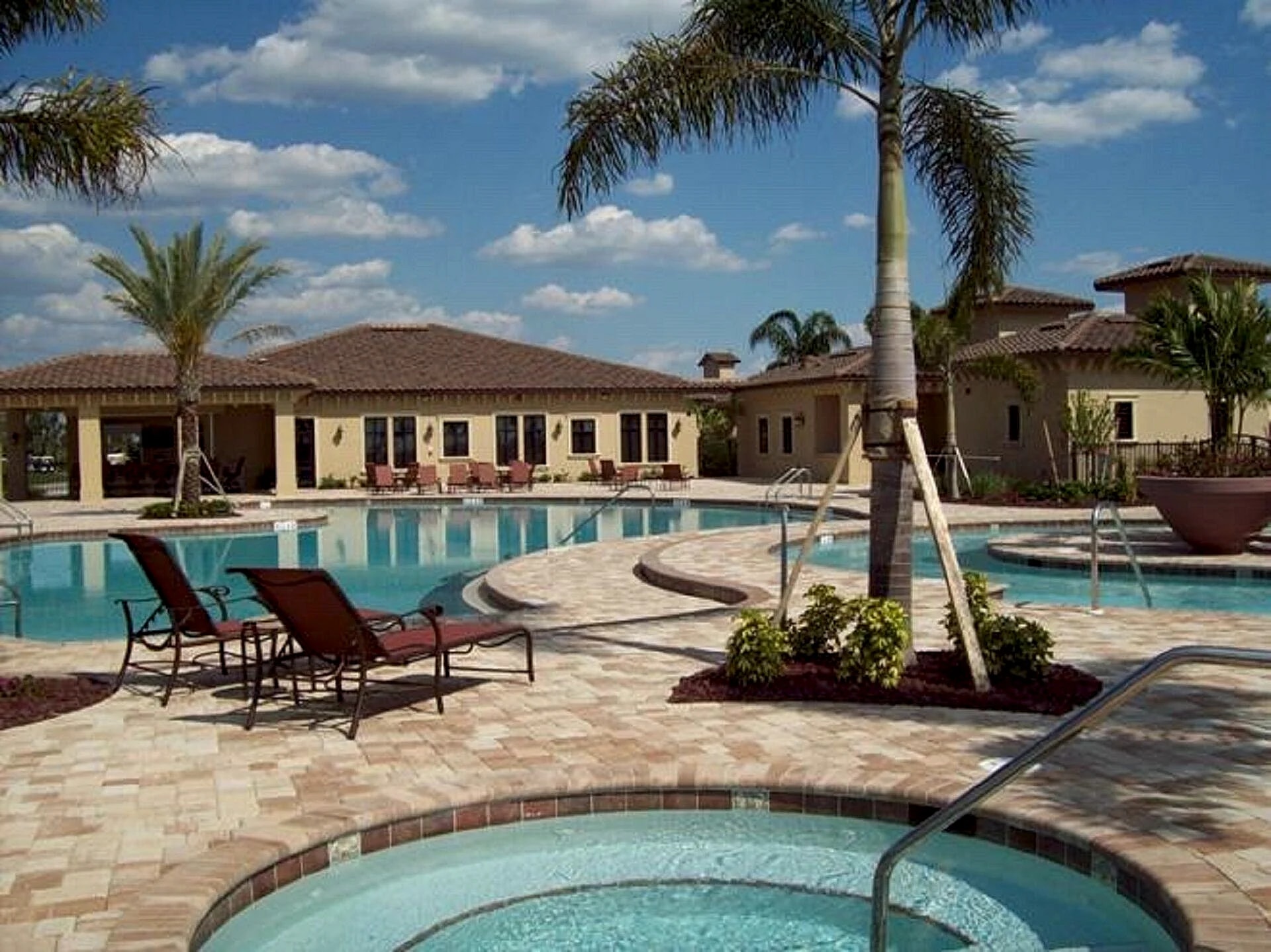 Excellent Rates May-Oct. Condo With Beautiful View, Golf, and much more! in Bradenton, Florida, United States — photo 2