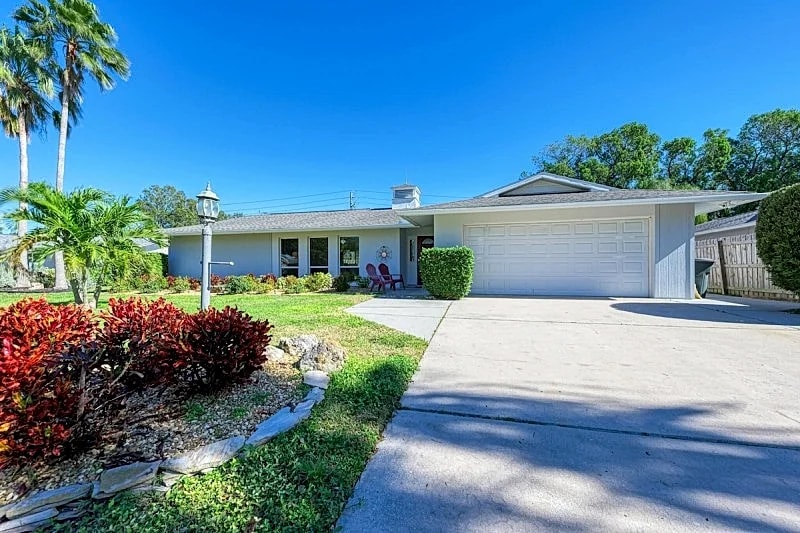 Your Dream Pool Home in Sarasota: #1 Siesta Key Beach a short drive in Sarasota, Florida, United States — photo 2