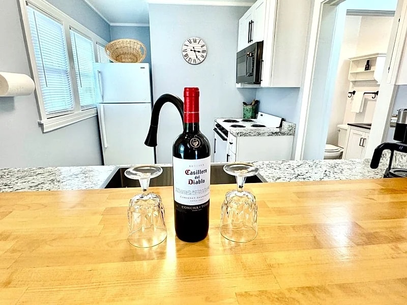PRIME LOCATED BEACH COTTAGE with PORCH /60 SECONDS TO THE WATER in St. Pete Beach, Florida, United States — photo 3
