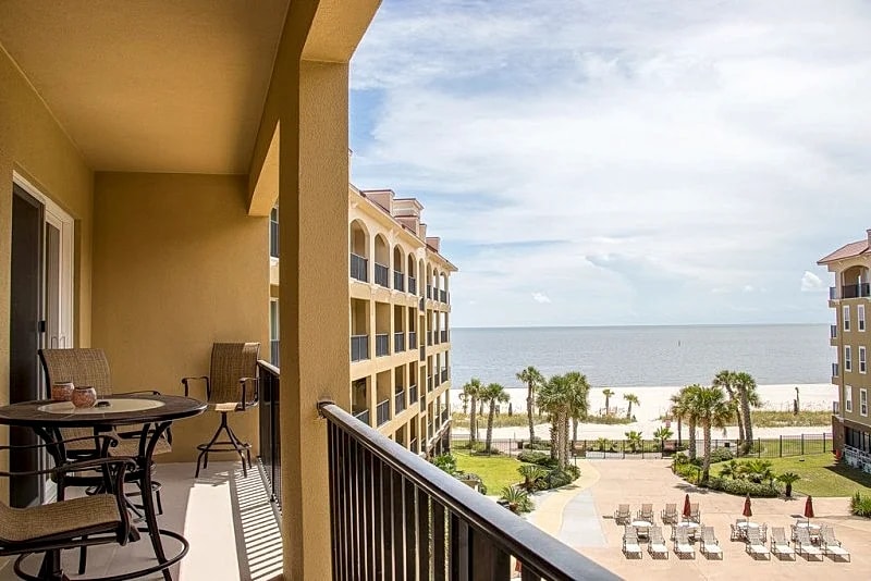 Already Dreaming Of A White Sand Winter? 2 Bedroom / 2 Bath- Sleeps 6! in Pass Christian, Mississippi, United States — photo 2