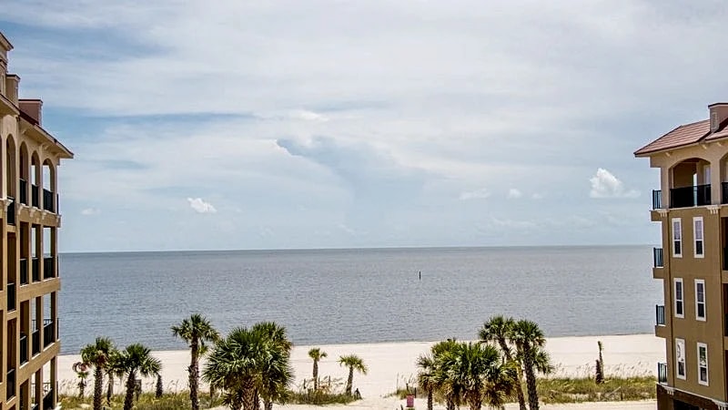 Already Dreaming Of A White Sand Winter? 2 Bedroom / 2 Bath- Sleeps 6!