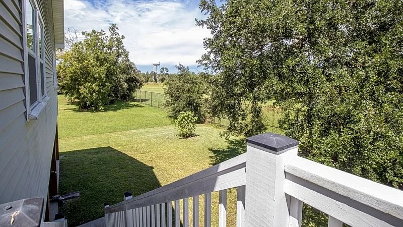 Who Needs Snowflakes When You Can Have Seashells! 4 Bedroom-2 Bath--Sleeps 8! Property overview in Pass Christian, Mississippi, United States — photo 3