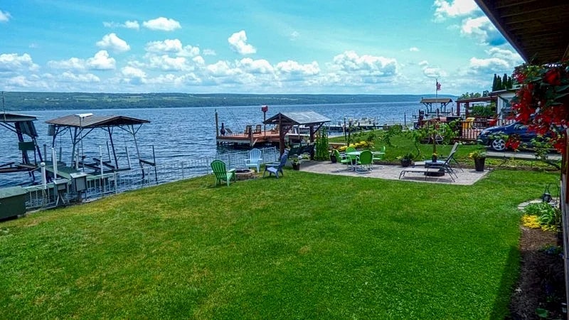 The Trottage:"Modern 2 Bedroom Seneca Lake Home" in Dundee, New York, United States — photo 4